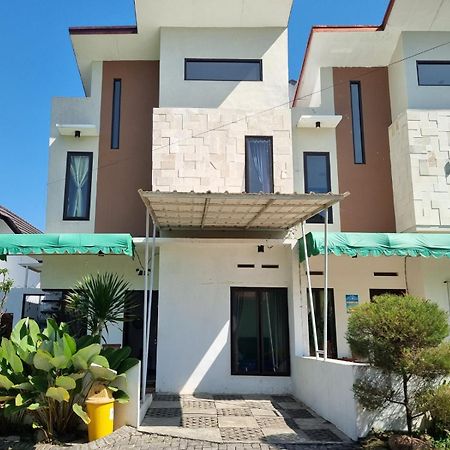 Villa Estetik Di Malang Exterior photo