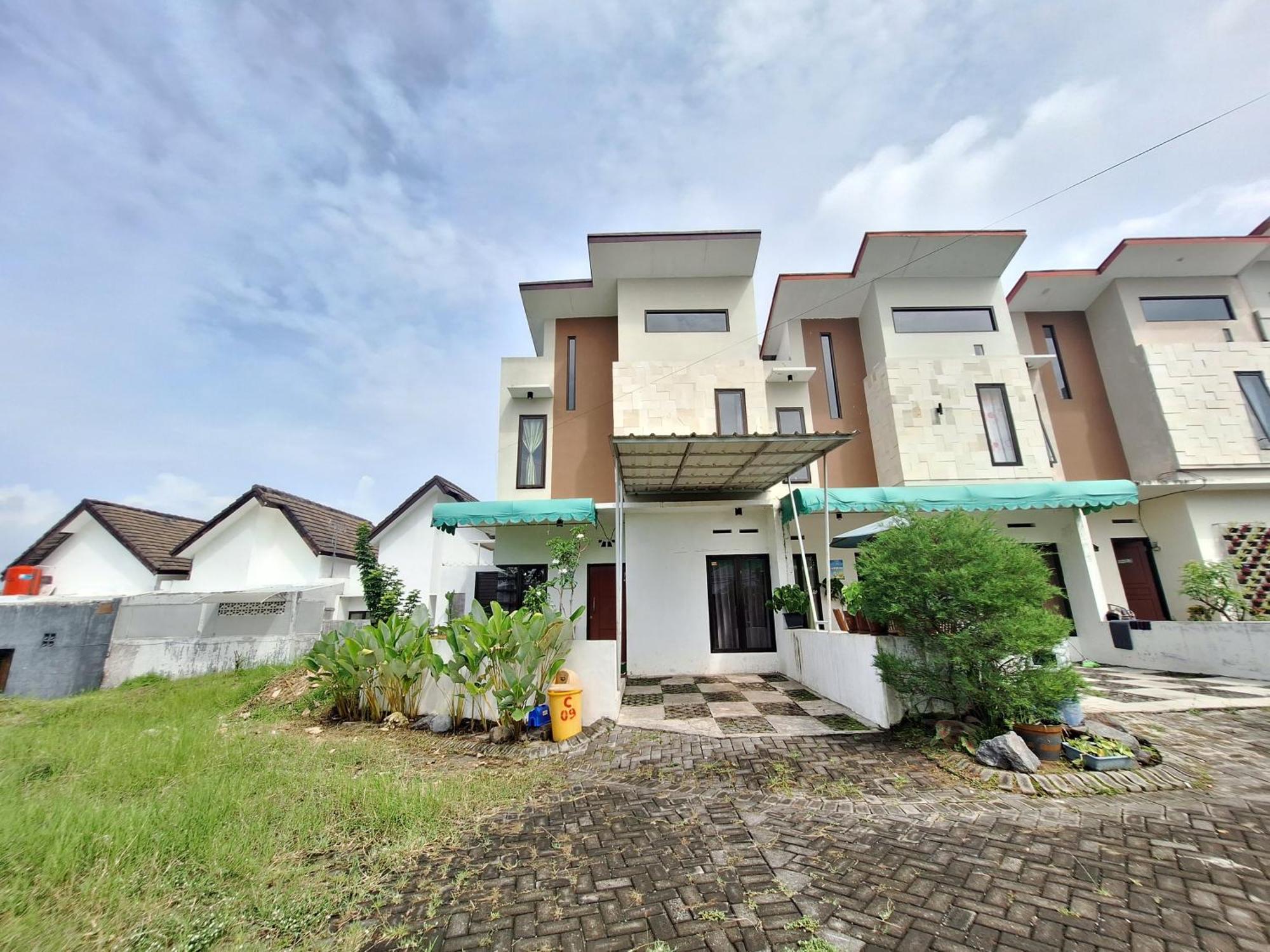 Villa Estetik Di Malang Exterior photo
