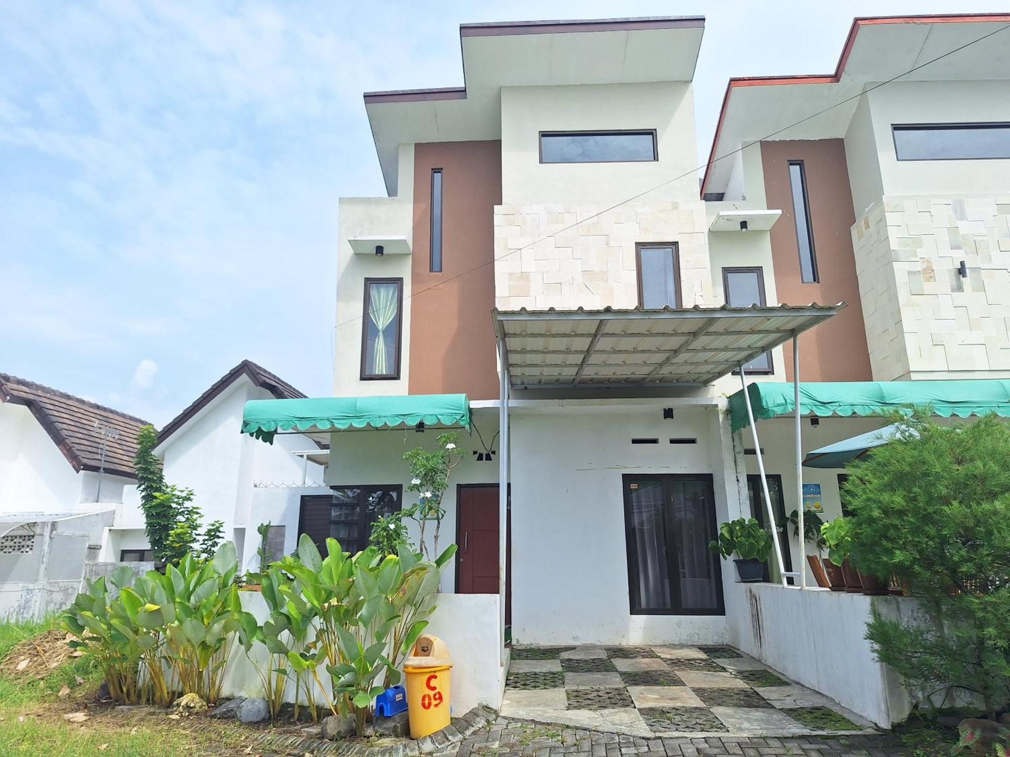 Villa Estetik Di Malang Exterior photo